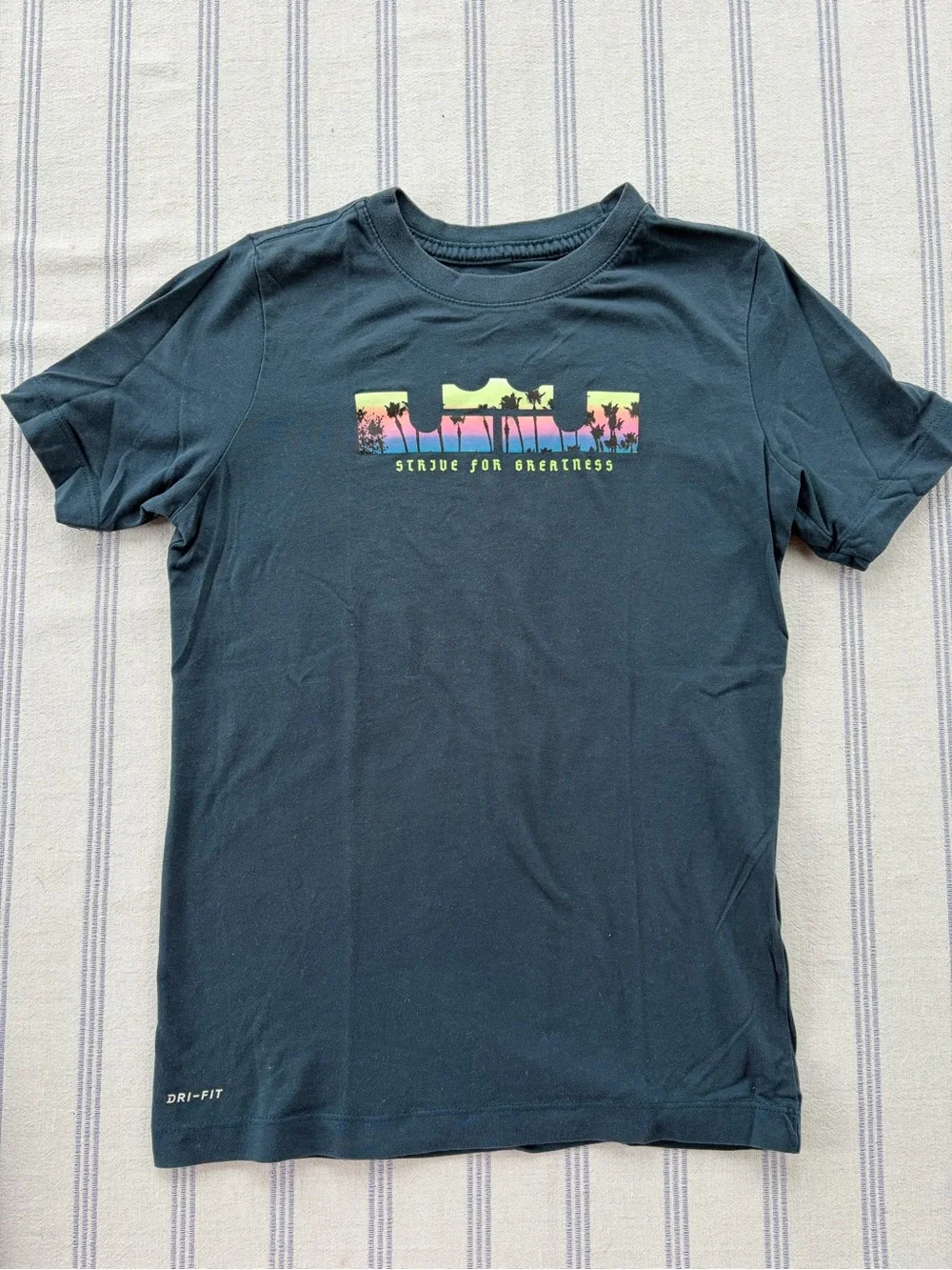 9 pc lot of NIKE (size large)